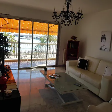 Face A La Mer Apartment